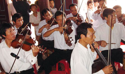 Les agriculteurs violonistes du village de Then
