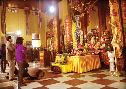 Nouvel An lunaire : Aller à la pagode, une tradition ancrée dans la culture vietnamienne 