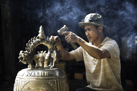 À Phuoc Kiêu, le village des fondeurs de bronze 