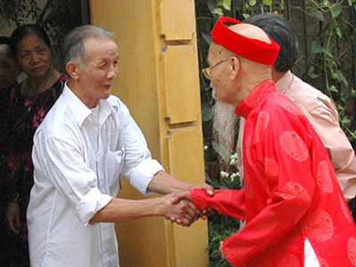 Coutumes du Têt: Xông Dât 