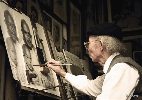 Les œuvres des portraitistes vivent au milieu de Hanoi