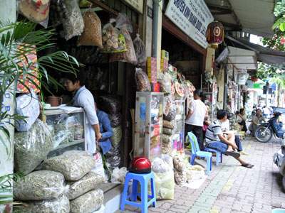 Lan Ong, la rue de la pharmacopée orientale