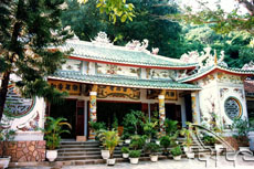 Visite de la pagode Linh Ung