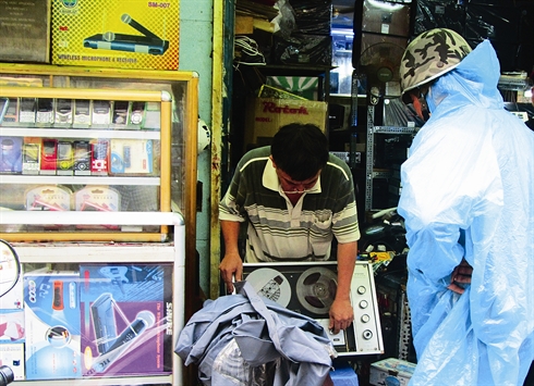 Dans les bric-à-brac de Hô Chi Minh-Ville