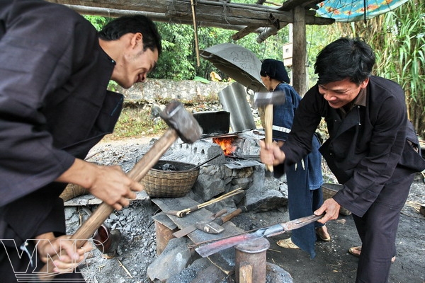 Les forgerons de Phuc Sen