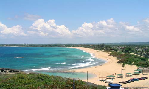 Du bon temps à la plage de Trà Cô à l’extrême nord-est