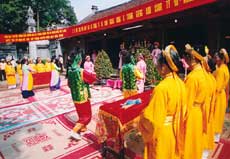 Fête du temple Ha Loi